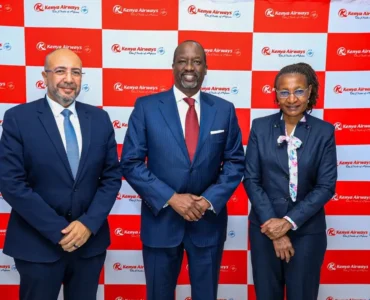 Ag. Group MD & CEO at Kenya Airways, Capt. George Kamal, Chairman Mr Kiprono Kittony and the CFOfficer at Kenya Airways, Ms. Mary Mwenga