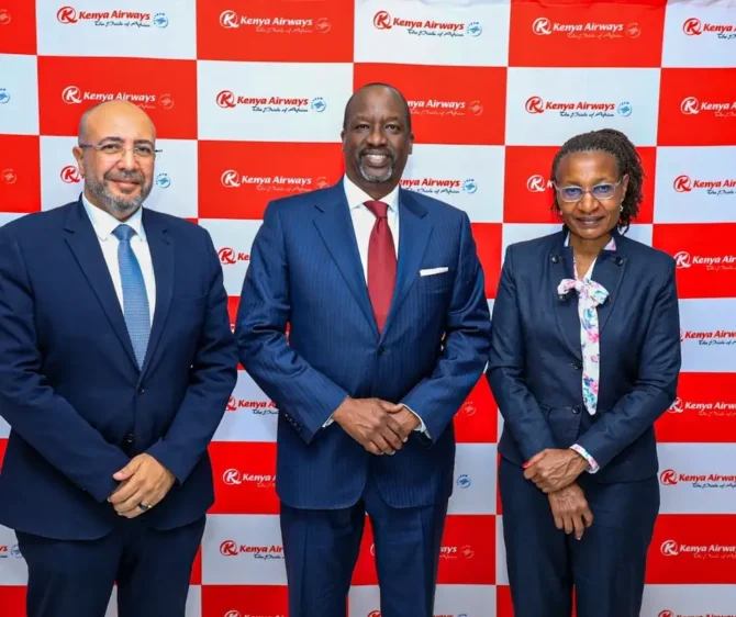 Ag. Group MD & CEO at Kenya Airways, Capt. George Kamal, Chairman Mr Kiprono Kittony and the CFOfficer at Kenya Airways, Ms. Mary Mwenga